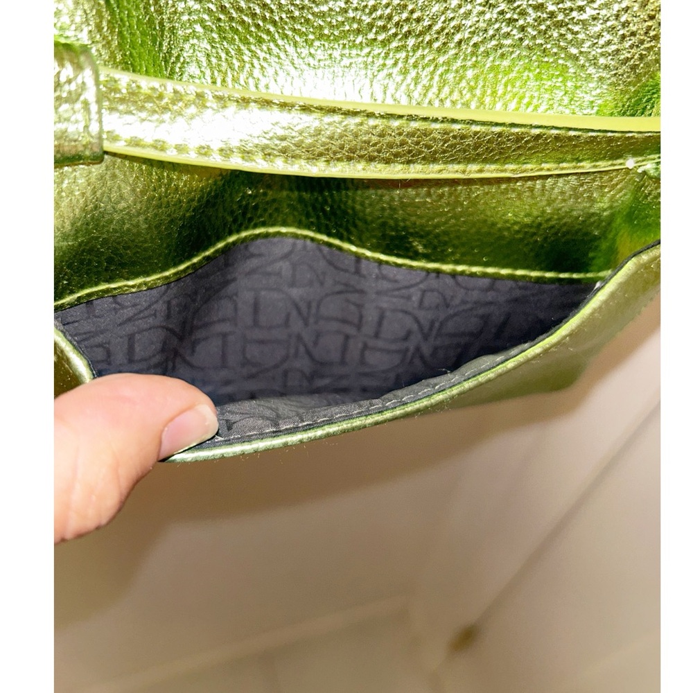 DISNEY x DANIELLE NICOLE Tinkerbell Crossbody Phone-Wallet bag in Metall… - Picture 4 of 13